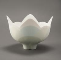 《花弁形鉢》1990年 ブダペスト国立工芸美術館蔵