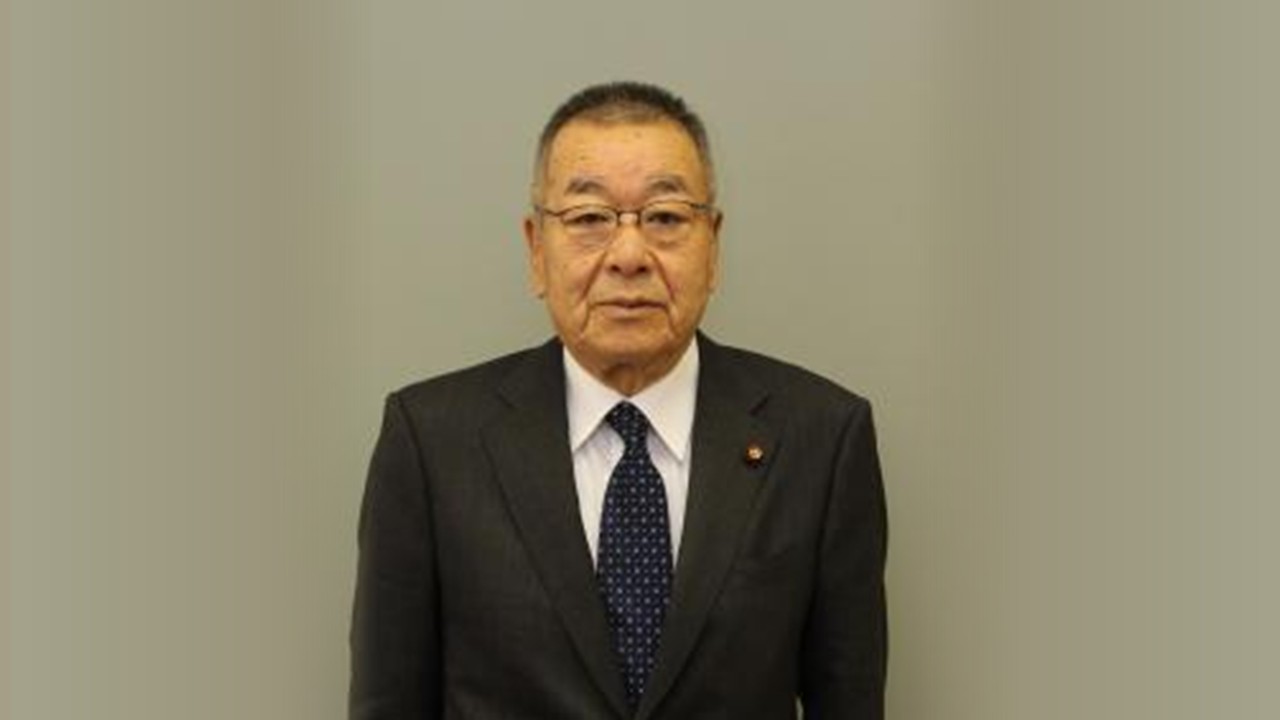 小川眞和氏