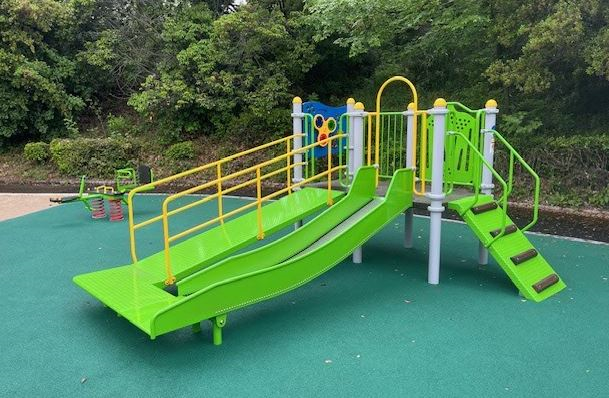 春日池公園のインクルーシブ遊具