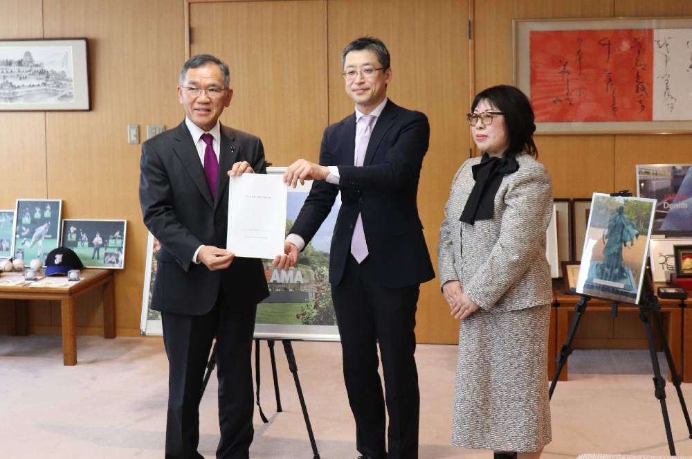 「少子化対策に関する提言書」手交式