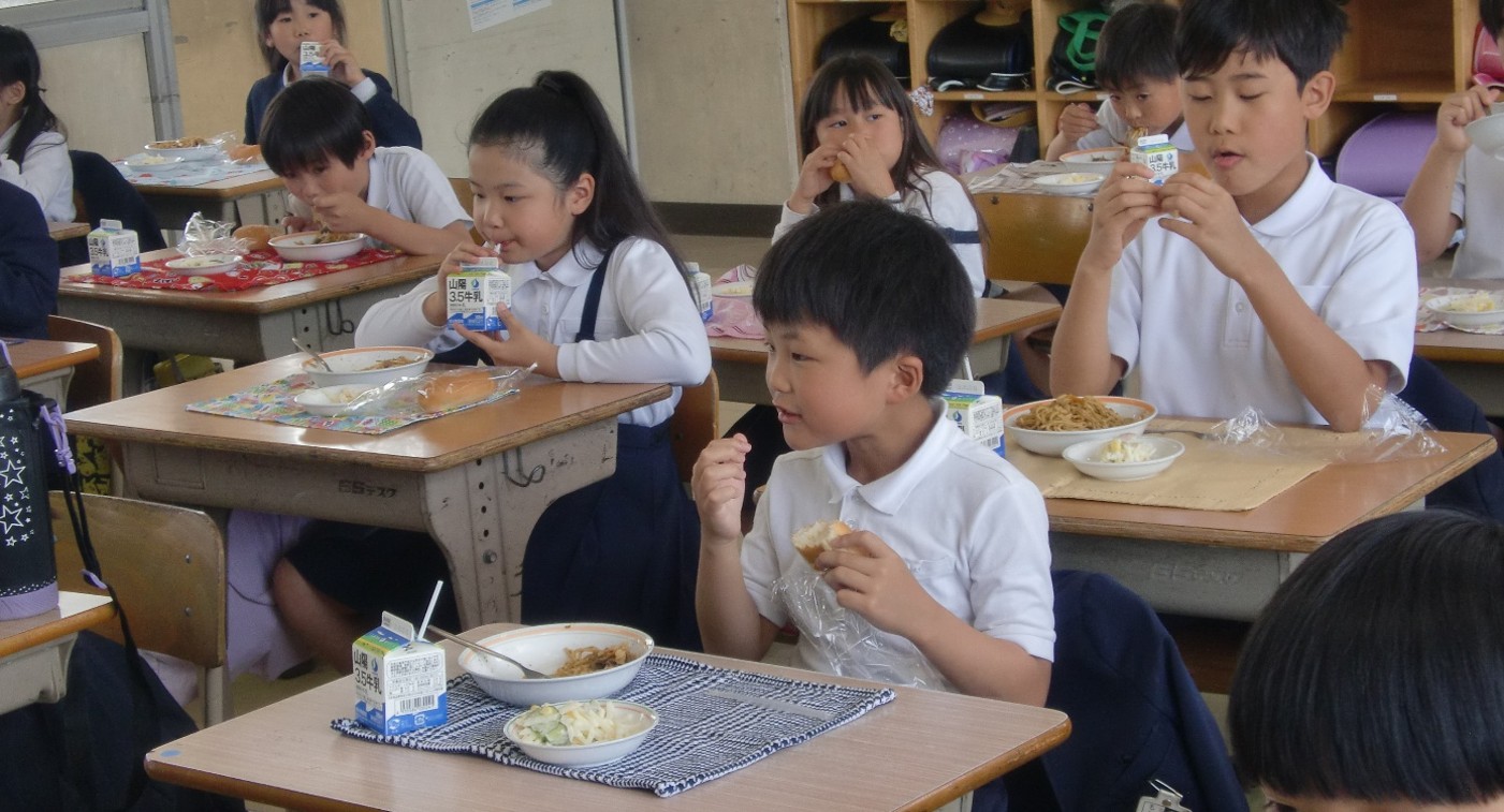 小学校の給食費完全無償化の実施