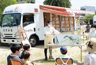 紙芝居をする様子