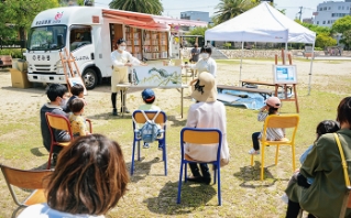 公園での催しの様子