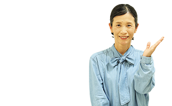 手続き窓口職員の写真