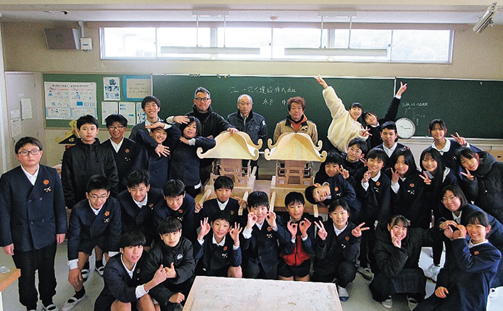 けんか御輿制作時の記念写真