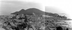医王寺から見た仙酔島の写真