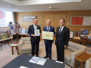 北遊技業協会からの寄附受納式の写真