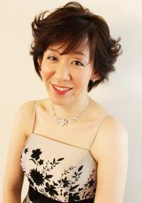 石川有子（ピアノ）　上半身写真