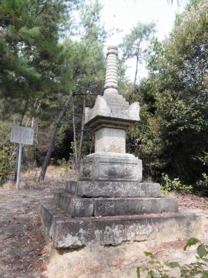 宝篋印塔　赤坂八幡神社