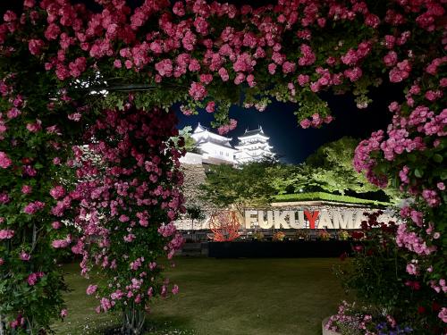 福山駅北口スクエアの写真（夜）