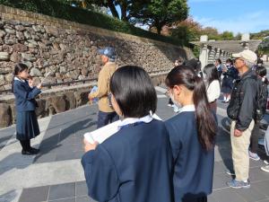 福山城石垣での説明の様子