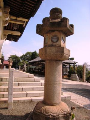 沼名前神社石とうろう