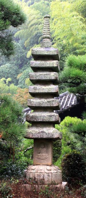 七重石層塔