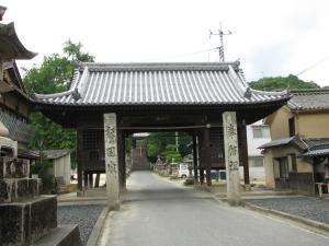 吉備津神社下随神門