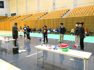 S４さんに、中国ゴマを教わる様子