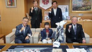 第12回コナミスポーツ ジュニアカップ 決勝大会 出場結果報告に伴う表敬訪問の写真