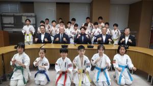 文部科学大臣杯 第19回JKJO全日本ジュニア空手道選手権大会 出場に伴う表敬訪問の写真