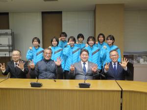 女子第37回全国高等学校駅伝競走大会 出場に伴う表敬訪問の写真