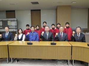 第34回全国小学生バドミントン選手権大会 出場に伴う表敬訪問の写真