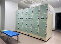 ２５メートルプール更衣室