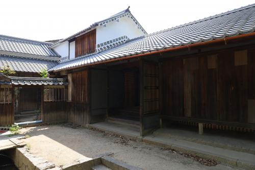 廉塾講堂とその付属施設(修理完了後)