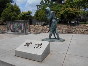 母子三人像