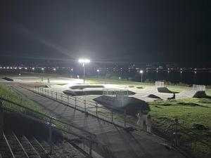スケートボードパーク夜間照明