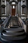 ⑬右：参考写真：《ラウレンツィアーナ図書館玄関から閲覧会への階段》