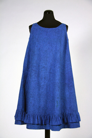 ジャクリーン・ケネディが購入したドレス≪ヘイルヘルマ≫、1959年ファブリック≪ナスティ≫（小さな無頭釘）、1957年、服飾・図案デザイン：ヴオッコ・ヌルメスニエミ