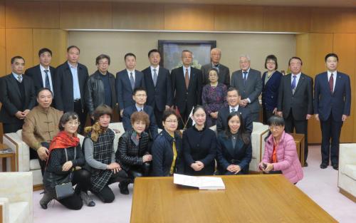 上海市人民対外友好協会及び呉昌碩記念館館長等の市長表敬訪問写真