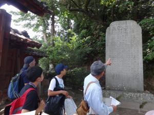 「捨生取義」の碑