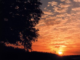 福山市神辺文化会館付近から見た夕日