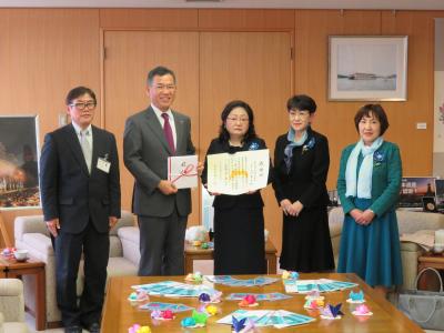 山商工会議所女性会様からの寄附受納式の写真