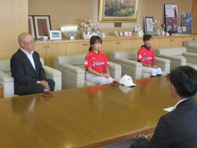 ＮＰＢガールズトーナメント２０１９　全日本女子学童軟式野球大会出場に伴う表敬訪問の写真