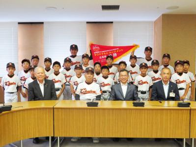 高円宮賜杯第３９回全日本学童軟式野球大会マクドナルド・トーナメント出場に伴う表敬訪問の写真
