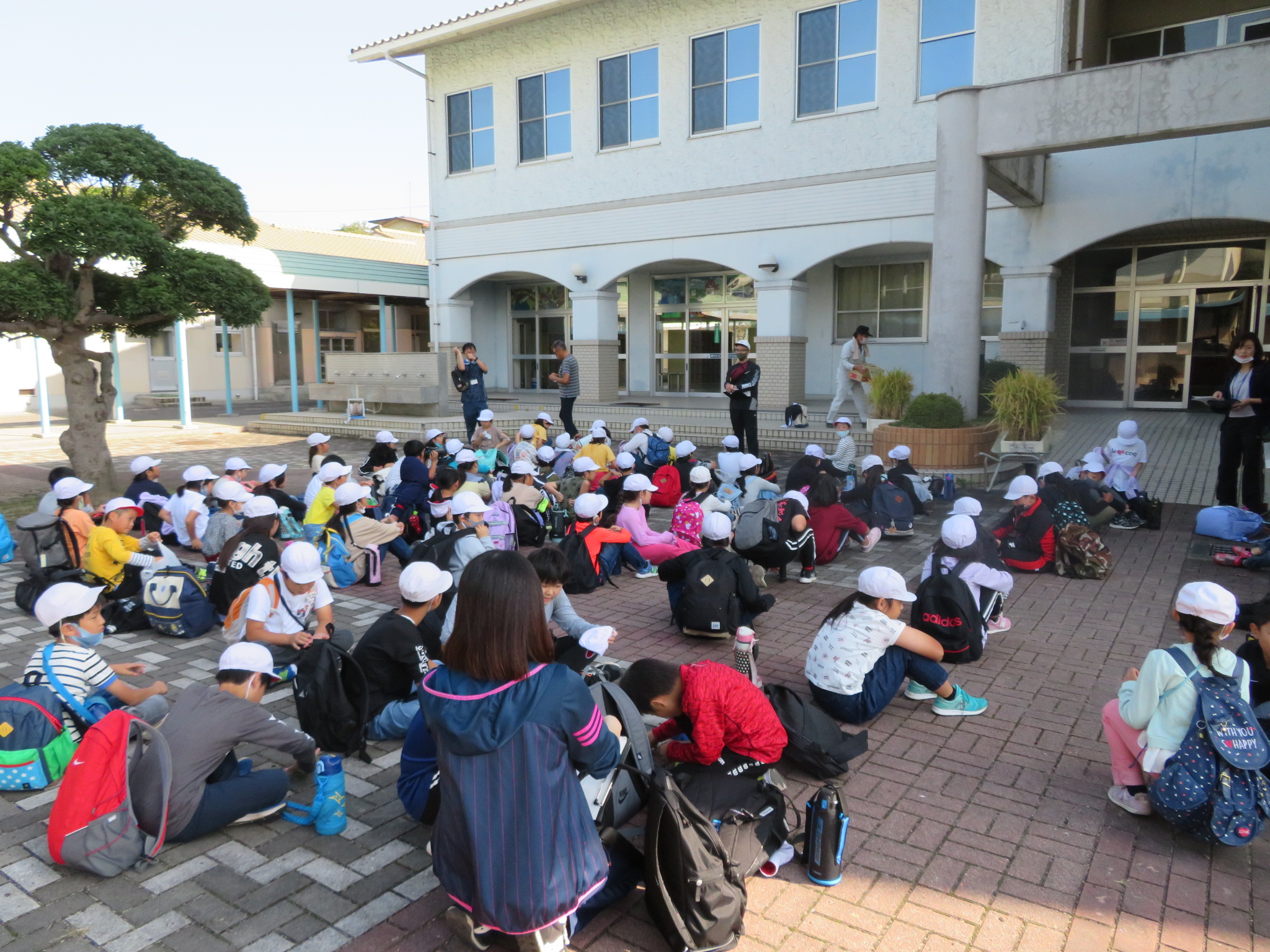 旧東村小学校に到着