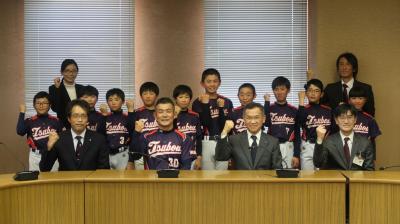 第１４回春季全日本小学生男子ソフトボール大会出場に伴う表敬訪問の写真