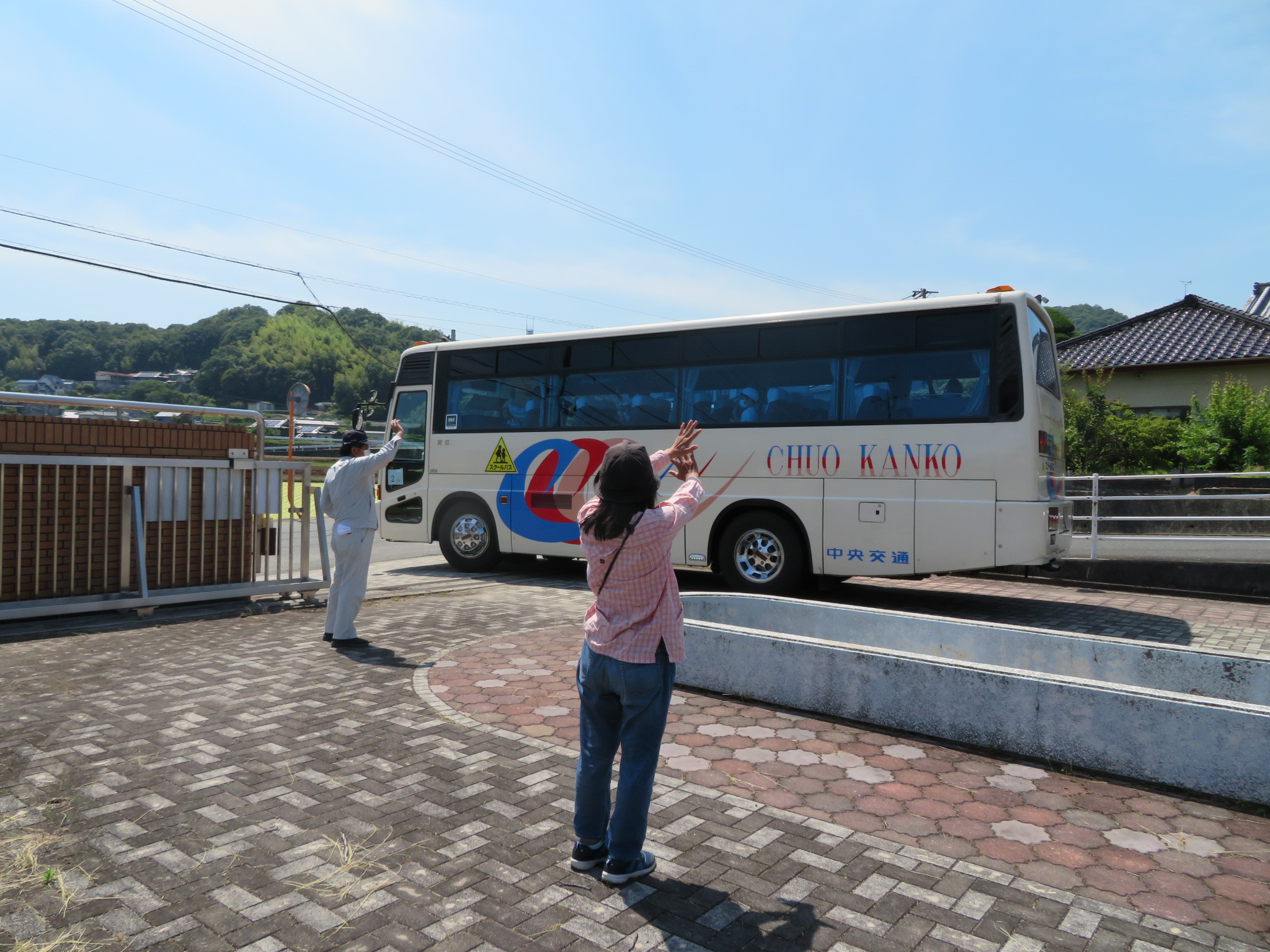 今度はかかしづくりに来ます