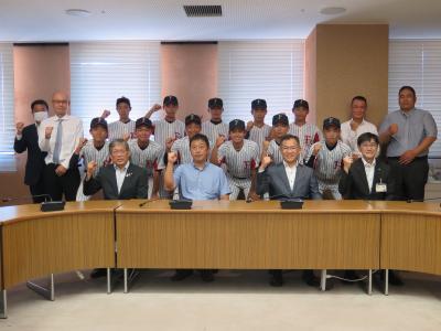 リポビタンカップ日本リトルシニア第４９回日本選手権大会出場に伴う表敬訪問の写真