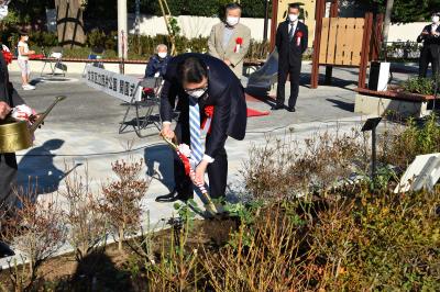 文京区へのばら苗贈呈の写真２