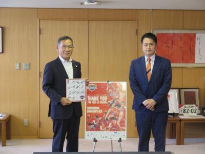 広島ドラゴンフライズ「BLEAGUE 2021-22 SEASON」の報告に伴う表敬訪問