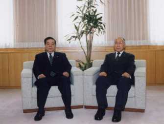 背尾議長と北川副議長の写真