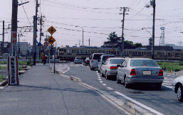 渋滞する松永西踏切周辺