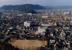 吉野山から望む神辺駅周辺