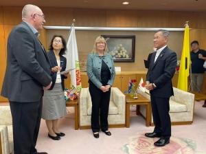 世界バラ会連合会長ほか来訪の写真