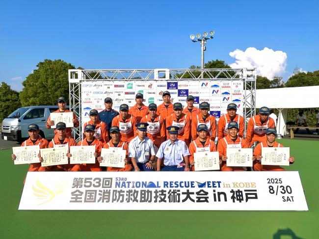 出場選手集合写真(表彰状手持ち)