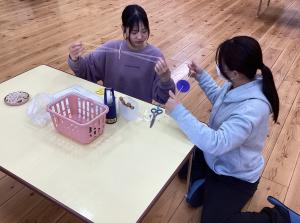 コマを作る学生たち